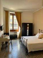 Stanza tripla con bagno al centro di Catania